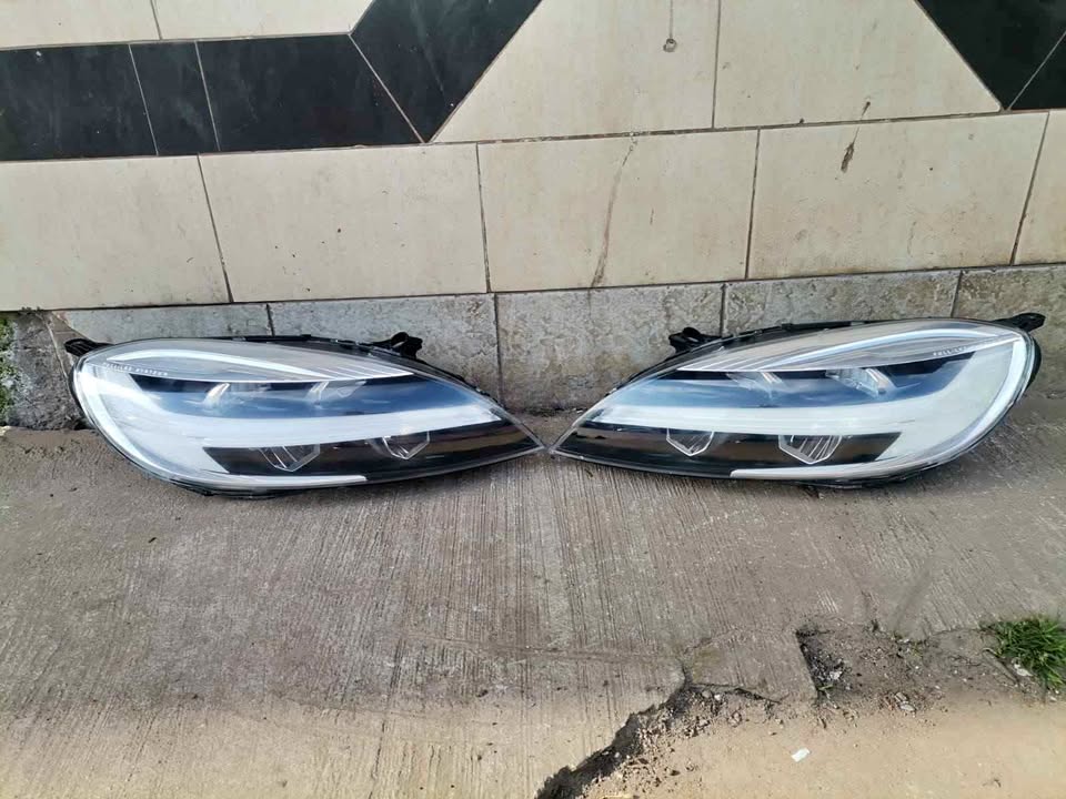 Volvo V40 LED HEADLIGHTS - Private Seller Volvo V40 LED HEADLIGHTS - Private Seller