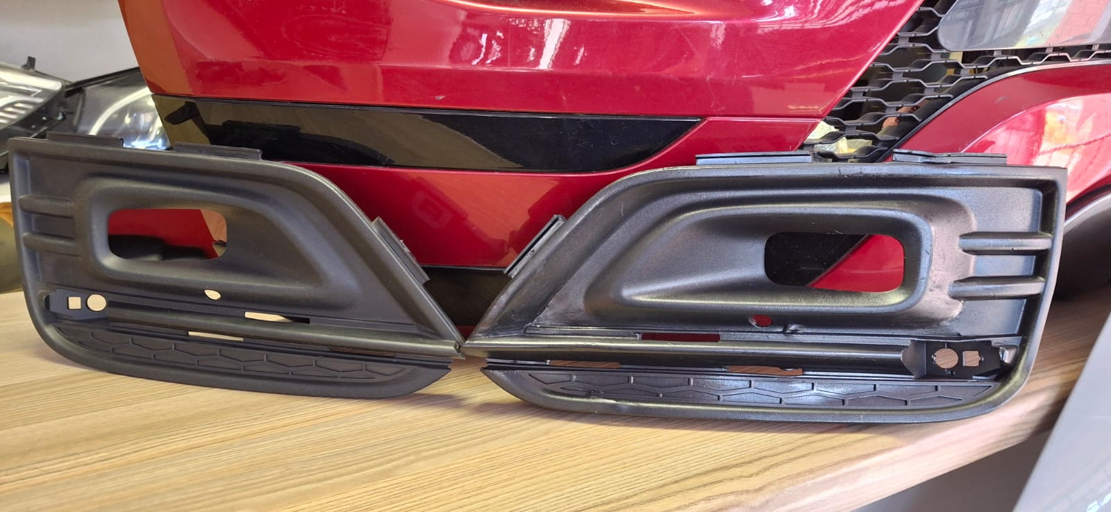 2019 RENAULT KOLEOS RIGHT AND LEFT GRILLS IN GOOD FOR SALE - Private Seller 2019 RENAULT KOLEOS RIGHT AND LEFT GRILLS IN GOOD FOR SALE - Private Seller