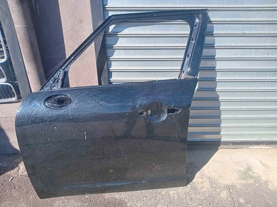 Bmw country man in good working condition original bmw parts ready to use - Private Seller Bmw country man in good working condition original bmw parts ready to use - Private Seller