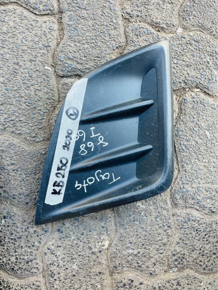 ISUZU KB250 fog light cover 2020 - Private Seller