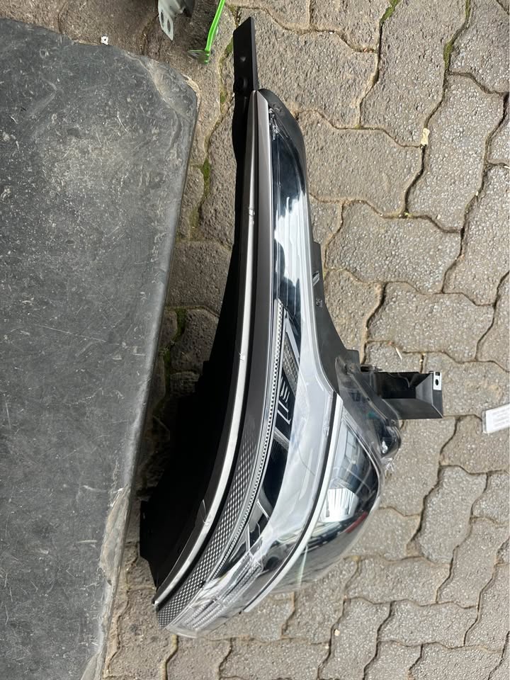 Kia Seltos LED left side headlight - Private Seller Kia Seltos LED left side headlight - Private Seller