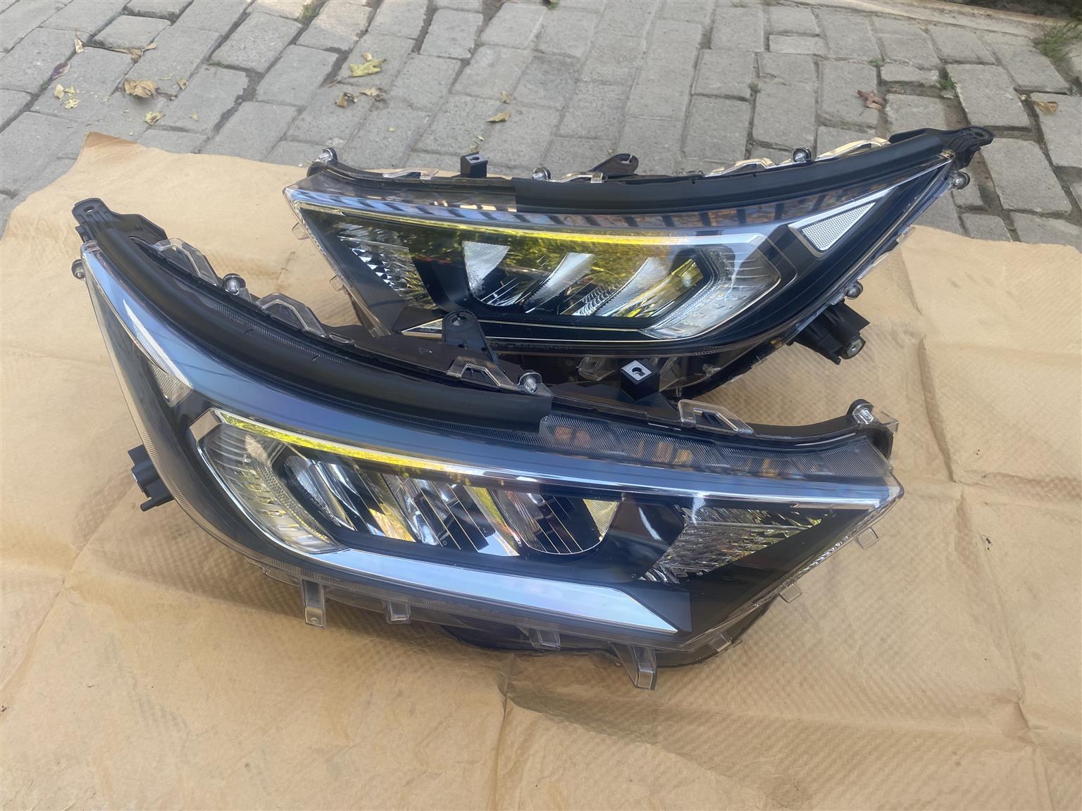 2024 TOYOTA RAV4 FULL LED HEADLIGHTS FOR SALE. IN PRISTINE CONDITION