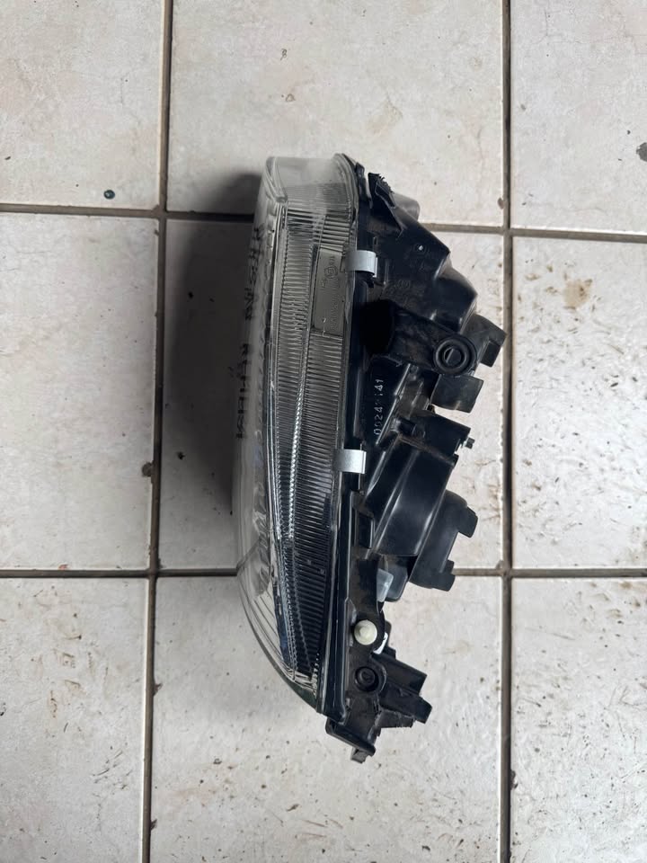 Nissan Almera Left Headlight - Private Seller Nissan Almera Left Headlight - Private Seller