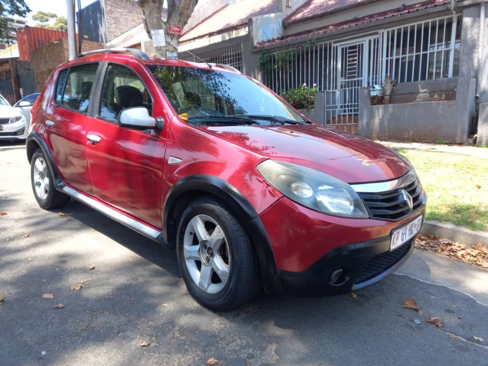 2012 Renault Sendero Engine Capacity 1.6 Color Maroon Mileage 200,000kms