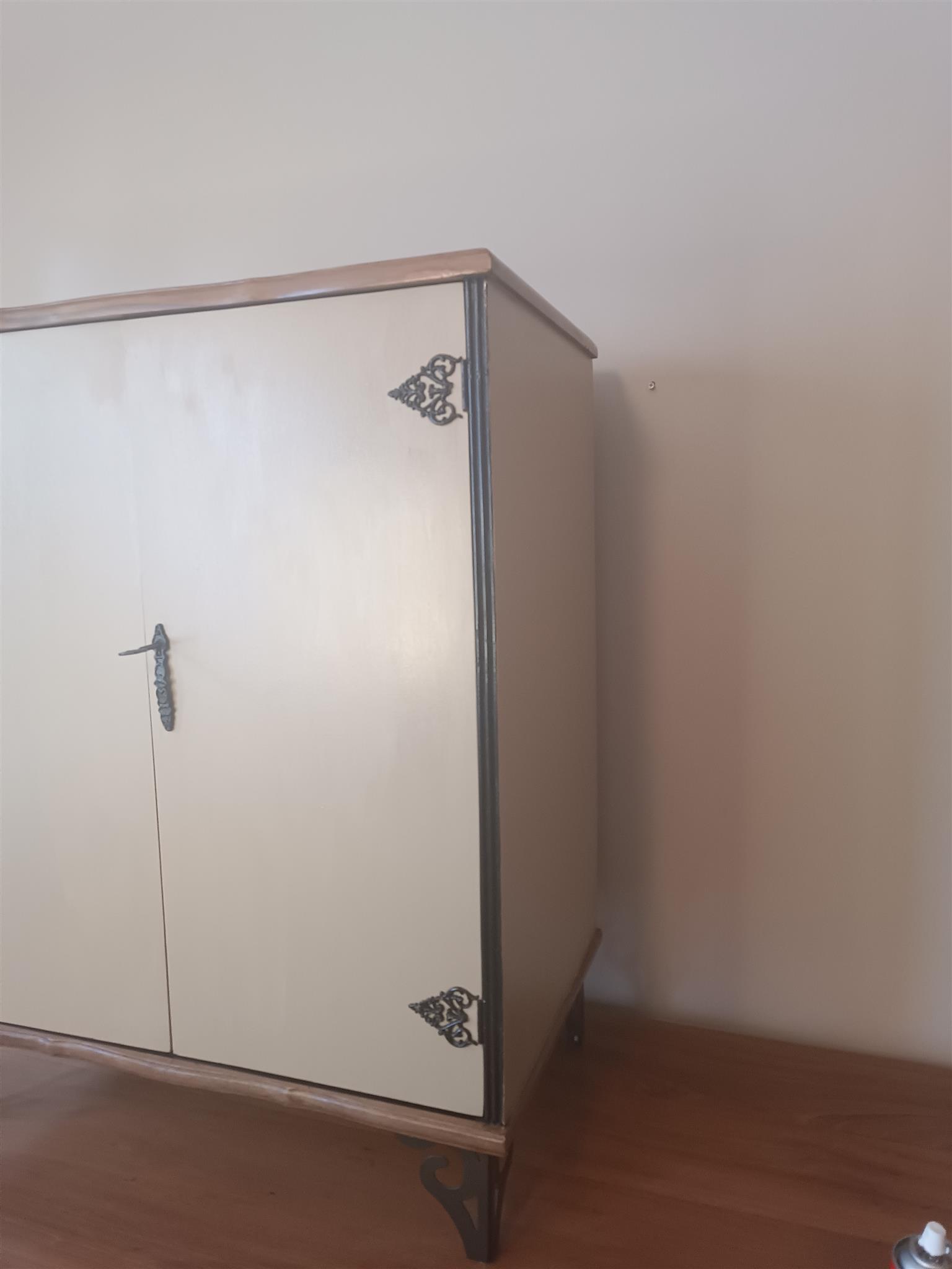 Refurbished Lockable Bar/Mixology Cabinet – With Lights & Glass Holders