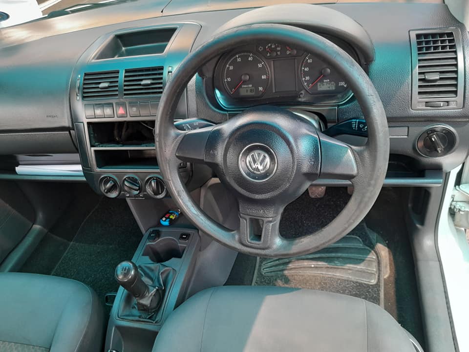 2011 VW POLO VIVO 1.4 TREADLINE MANUAL