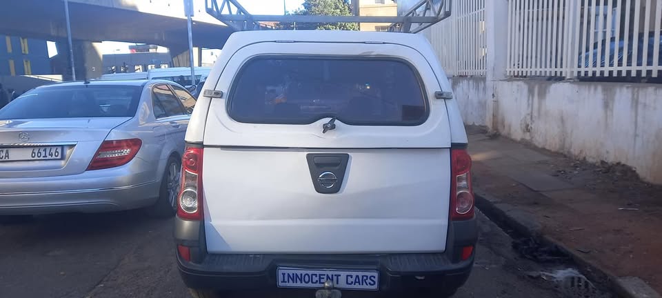 2015 Nissan NP 200 1.6 Manual, White Colour