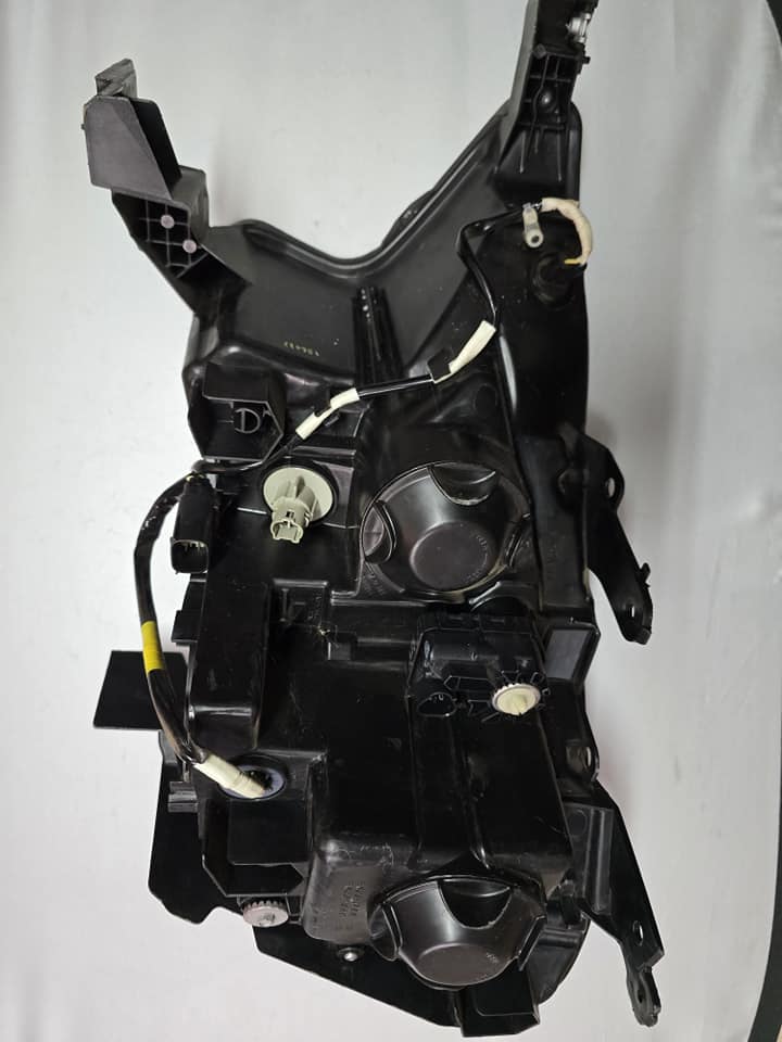 FORD RANGER T6-T7 HEADLIGHT GOOD CONDITION!!! - Private Seller FORD RANGER T6-T7 HEADLIGHT GOOD CONDITION!!! - Private Seller