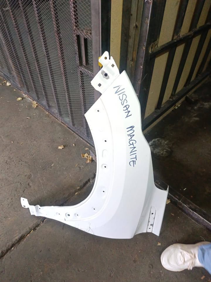 Nissan margnite left fender - Private Seller