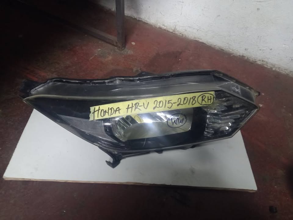 2015 - 2018 HONDA HR-V HEADLIGHT RIGHT SIDE - Private Seller 2015 - 2018 HONDA HR-V HEADLIGHT RIGHT SIDE - Private Seller