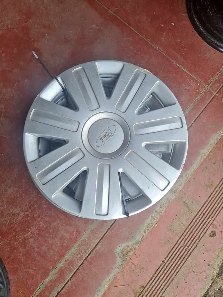 Ford figo original wheel caps aset size 14 - Private Seller Ford figo original wheel caps aset size 14 - Private Seller