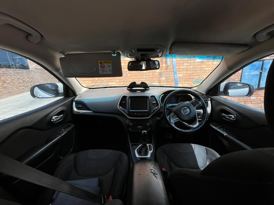 2015 Jeep Cherokee 2.4 Kl stripping Call: - Private Seller 2015 Jeep Cherokee 2.4 Kl stripping Call: - Private Seller