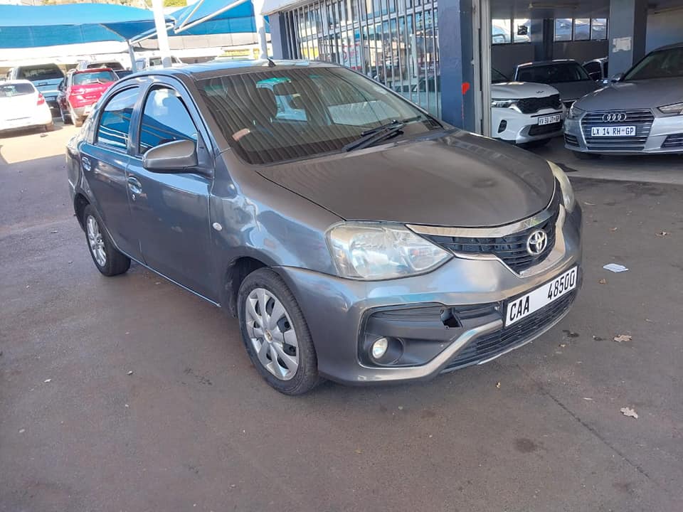 2017 TOYOTA ETIOS 1.5 SEDAN  GREY COLOR MANUEL PETROL
