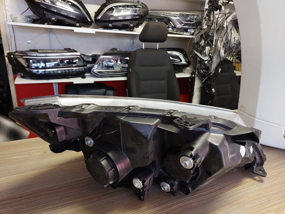 2017 GWM VOLEEX C10 LEFT SIDE HEADLIGHT FOR SALE BRAND NEW - Private Seller