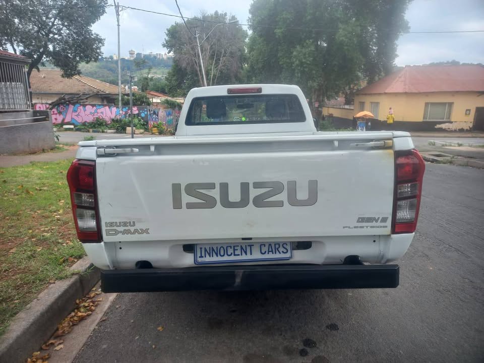 2015 ISUZU KB250 DMAX DIESEL SINGLE CAB Fleetside, Manual, White Color, Mileage 99000kms,