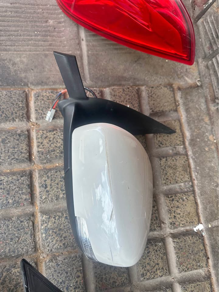 Suzuki swift left side mirror - Private Seller Suzuki swift left side mirror - Private Seller