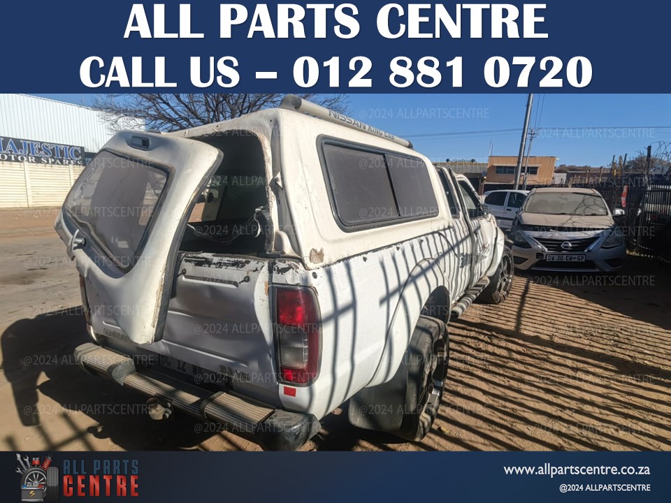 Nissan Np300 2005 stripping for spares