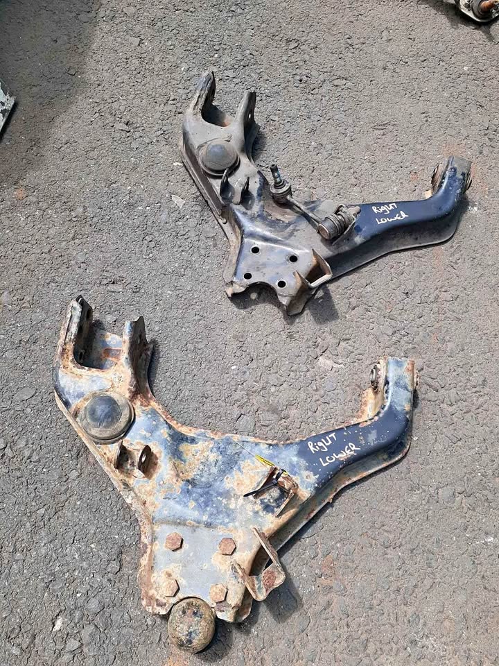 Mahindra scorpio 2.2 lower control arms right side - Private Seller
