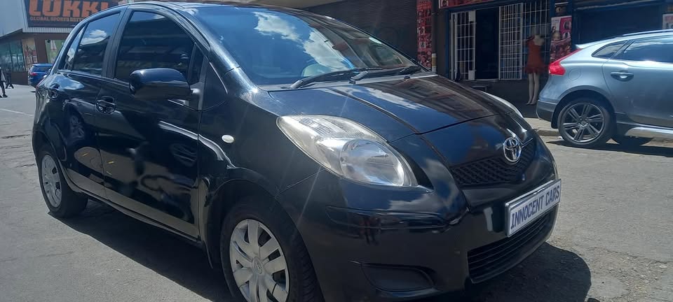 2011 TOYOTA YARIS 1.3 PETROL, MANUAL TRANSMISSION, BLACK COLOUR, MILEAGE