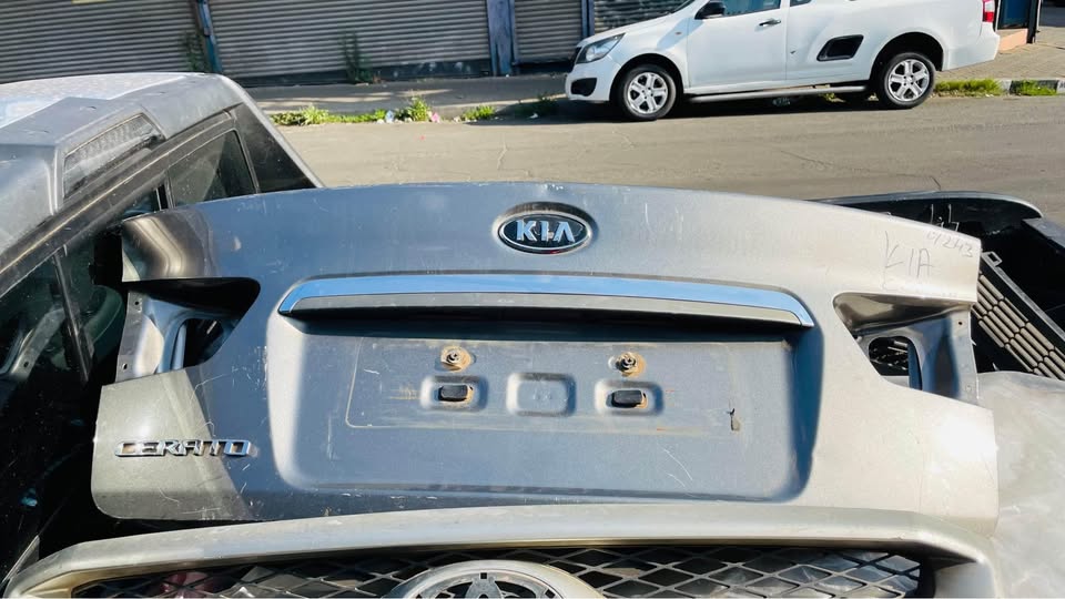 Kia Cerato boot lid - Private Seller