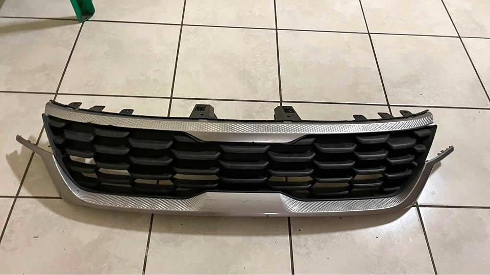 Kia Seltos grill - Private Seller Kia Seltos grill - Private Seller