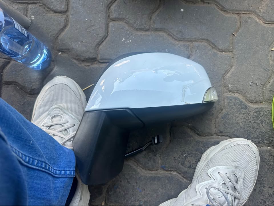 Renault scenic and Megane side mirrors - Private Seller Renault scenic and Megane side mirrors - Private Seller