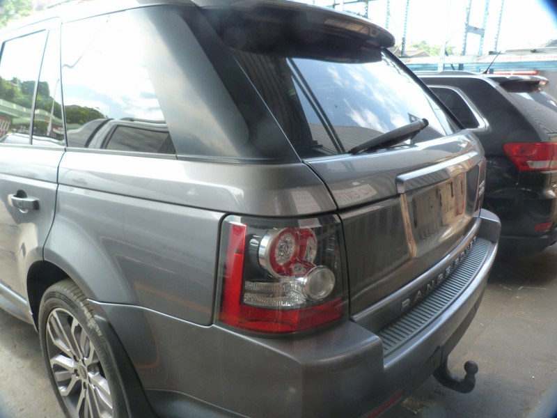 Land Rover Range Rover SE 5.0 V8 AT Grey - 2010 STRIPPING FOR SPARES - Private Seller Land Rover Range Rover SE 5.0 V8 AT Grey - 2010 STRIPPING FOR SPARES - Private Seller