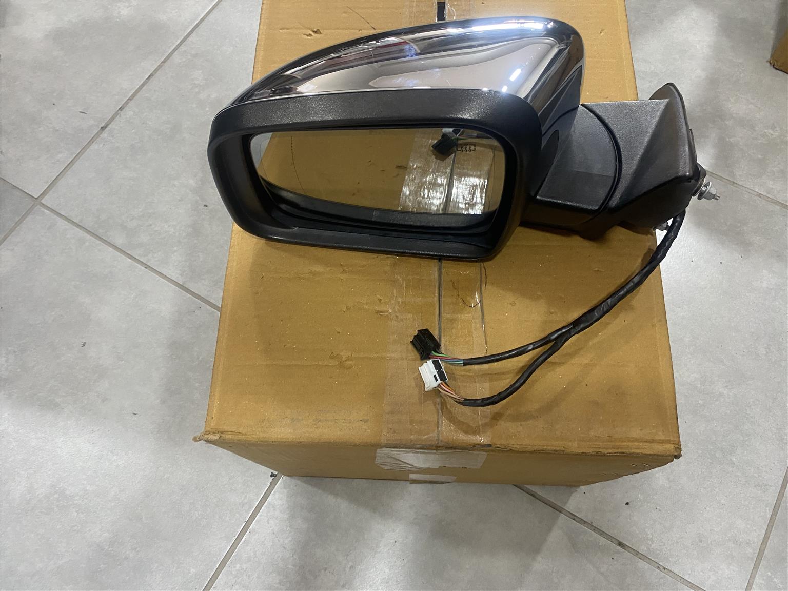 2013 JEEP GRAND CHEROKEE ELECTRONIC AUTO-FOLD DOOR MIRROR L/S FOR SALE - Private Seller 2013 JEEP GRAND CHEROKEE ELECTRONIC AUTO-FOLD DOOR MIRROR L/S FOR SALE - Private Seller