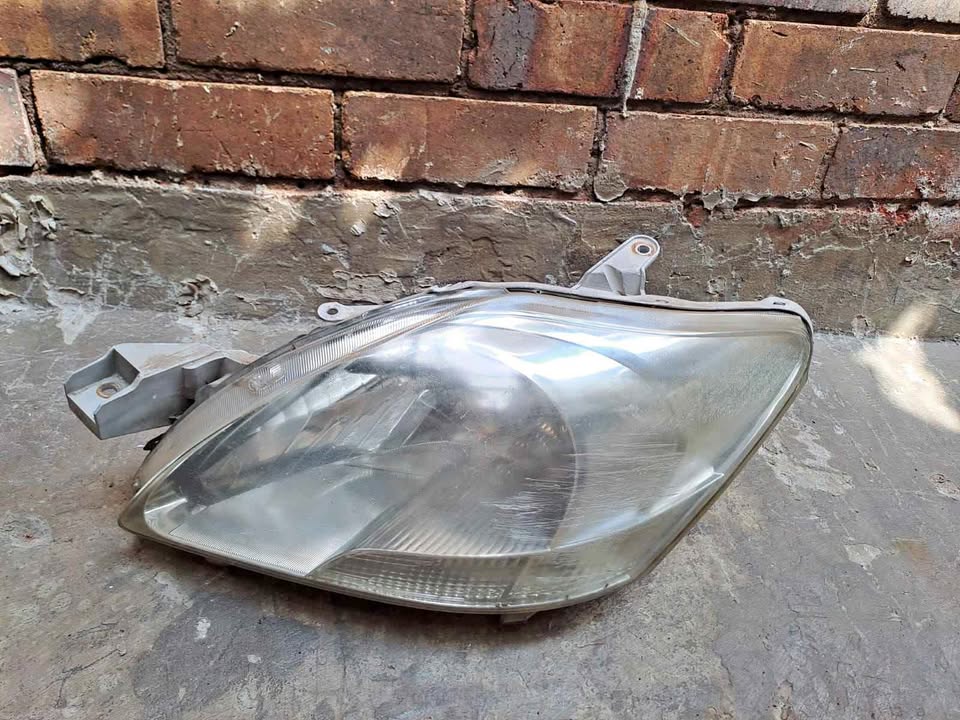 Toyota Yaris Head Light Left Side - Private Seller Toyota Yaris Head Light Left Side - Private Seller