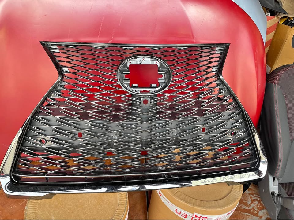 Lexus UX250 Grill 2019-2024 - Private Seller Lexus UX250 Grill 2019-2024 - Private Seller
