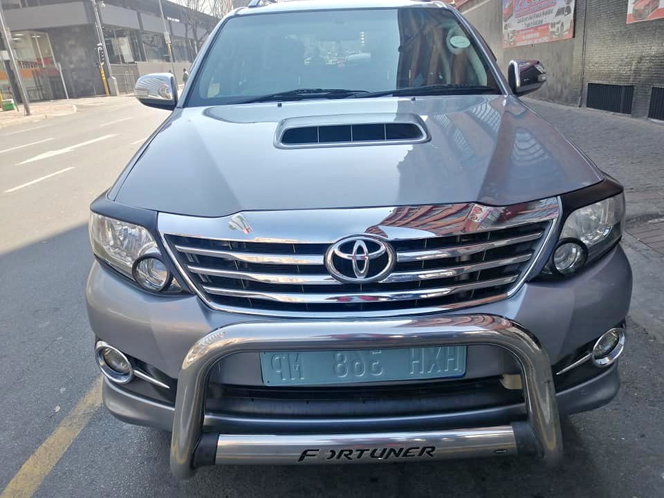 2014 Toyota Fortuner 3.0 D4-D 2×4 155000km Automatic