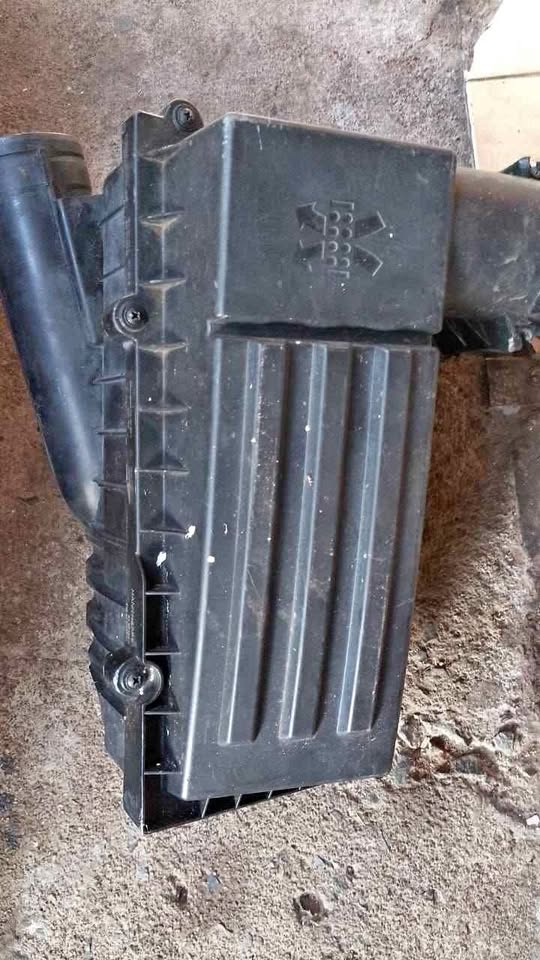 Audi A3 air filter housing top cover Audi A3 air filter housing top cover