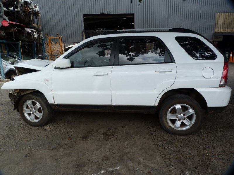Kia Sportage 2.0 AT White - 2009 STRIPPING FOR SPARES - Private Seller Kia Sportage 2.0 AT White - 2009 STRIPPING FOR SPARES - Private Seller