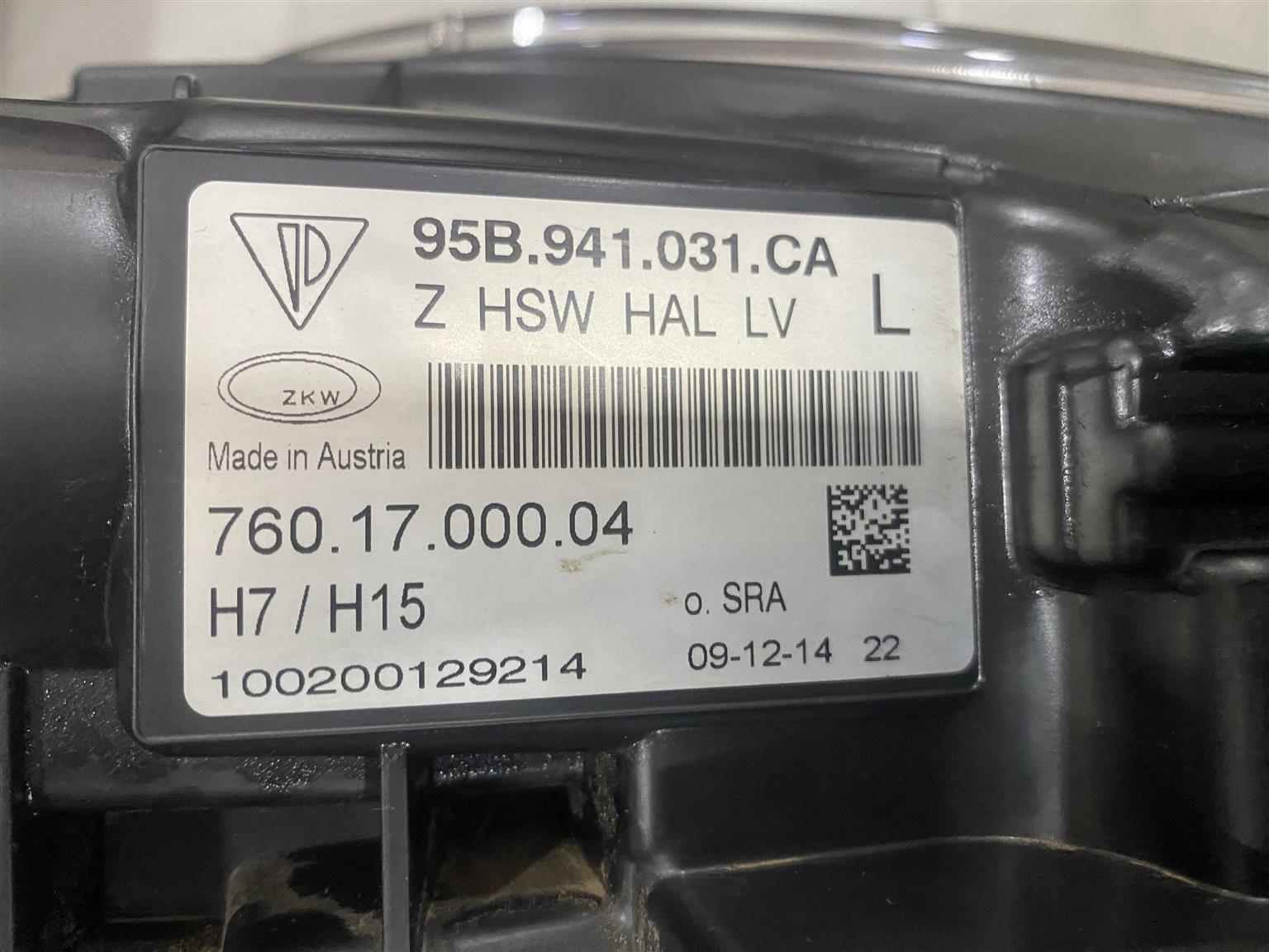 2017 PORSCHE MACAN HALOGEN HEADLIGHT LEFT SIDE FOR SALE. IN PRISTINE CONDITION - Private Seller