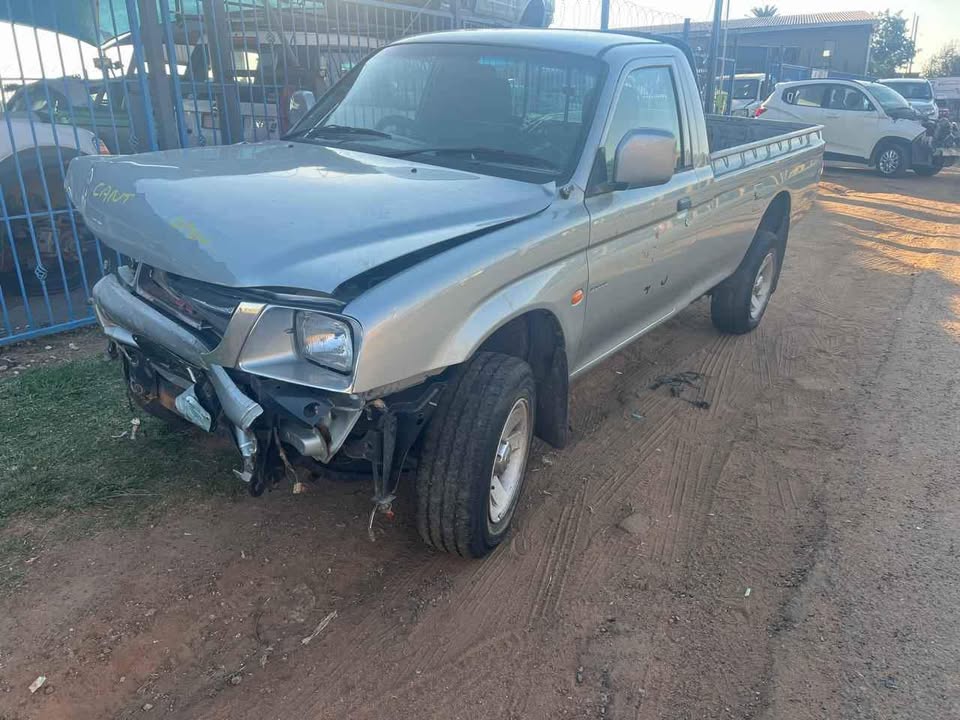 Mitsubishi colt 2800D STRIPPING FOR PARTS CALL OR WHATSAPP  Carl @CIRCLE 7 USED PARTS - Private Seller