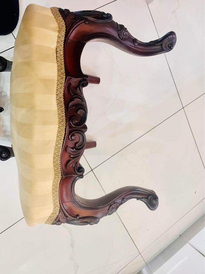 Very rare find: Antique carved chair