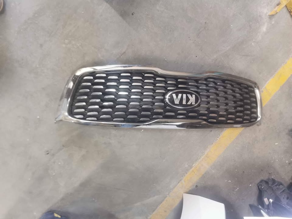 Kia Sorento 2017 grill - Private Seller Kia Sorento 2017 grill - Private Seller
