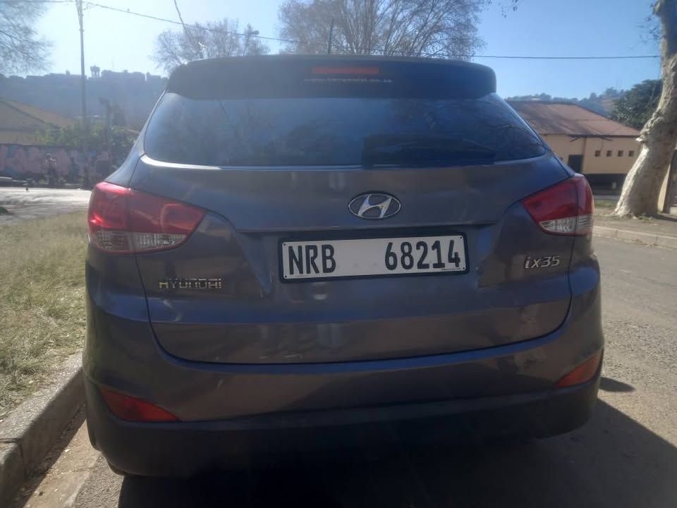 2013 HYUNDAI IX35 2.0 PETROL, AUTOMATIC, GREY, 77000KMS, R135,000, SPARE KEY, REVERSE CAMERA.