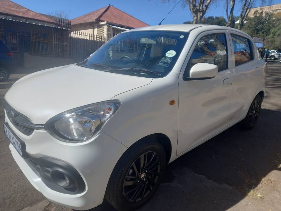2024 Toyota Vitz 1.0 XR PETROL, AUTOMATIC, WHITE, 12000kms, Service book, Spare key