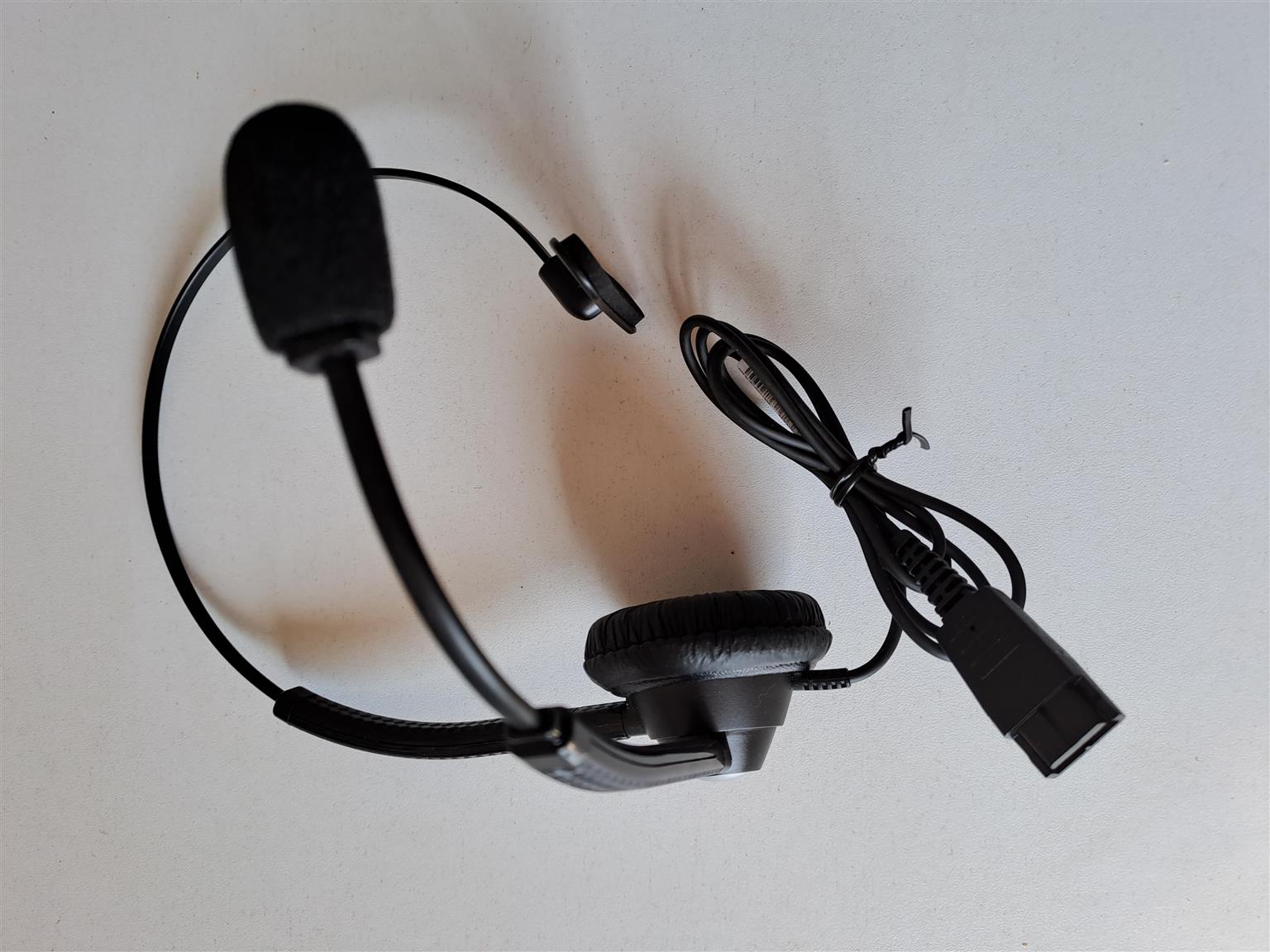 Headset for VoIP or Network Phone. With Microphone, Speaker, Cable and Plug. Wor