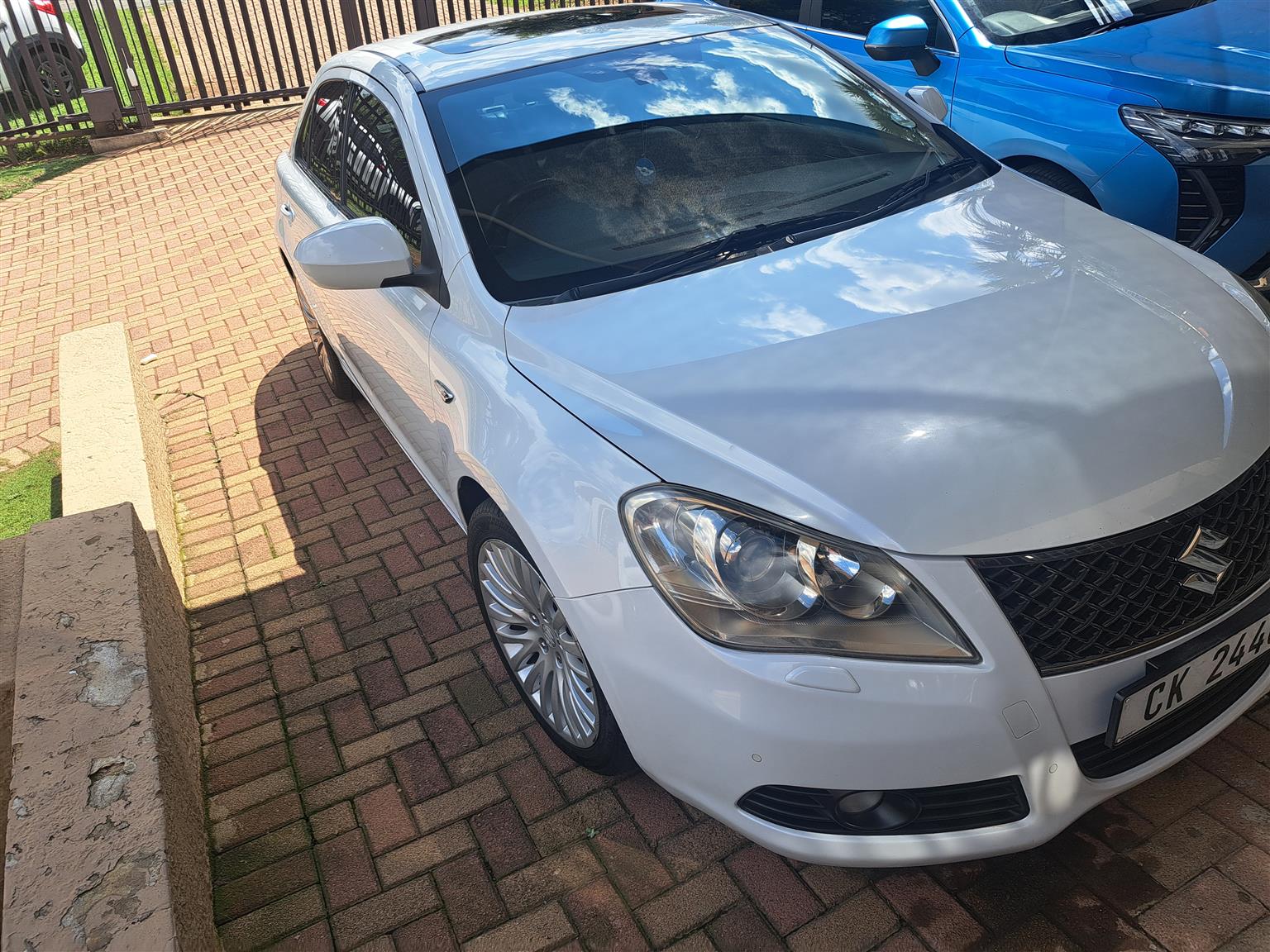 Used 2011 Suzuki Kizashi 2.4 SDLX - Private Seller Used 2011 Suzuki Kizashi 2.4 SDLX - Private Seller