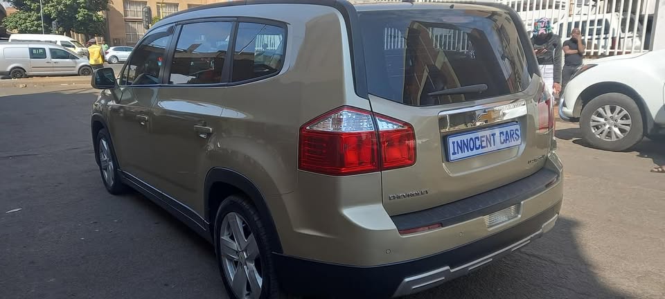 2012 CHEVROLET ORLANDO 1.8 MANUAL, PETROL, GOLD COLOUR