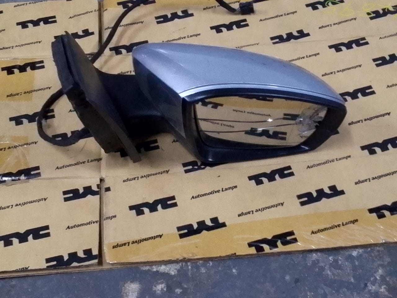 (2012-2016) VW POLO 8 RHS MIRROR WITH INDICATOR FOR SALE