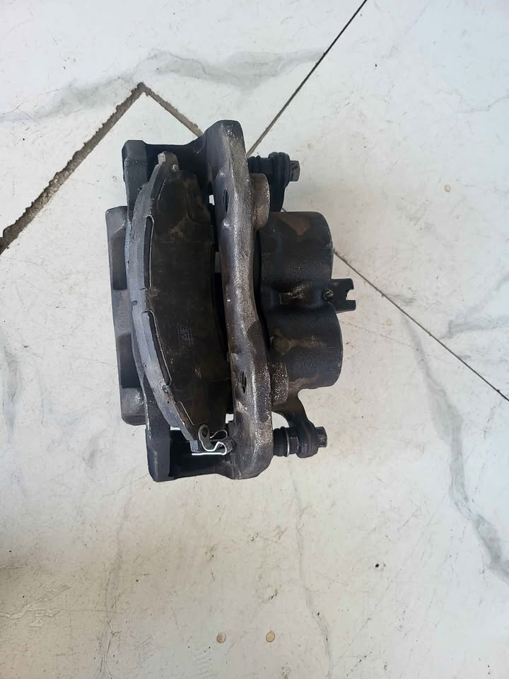 Nissan NP300 4×4 Right front Caliper for sale.