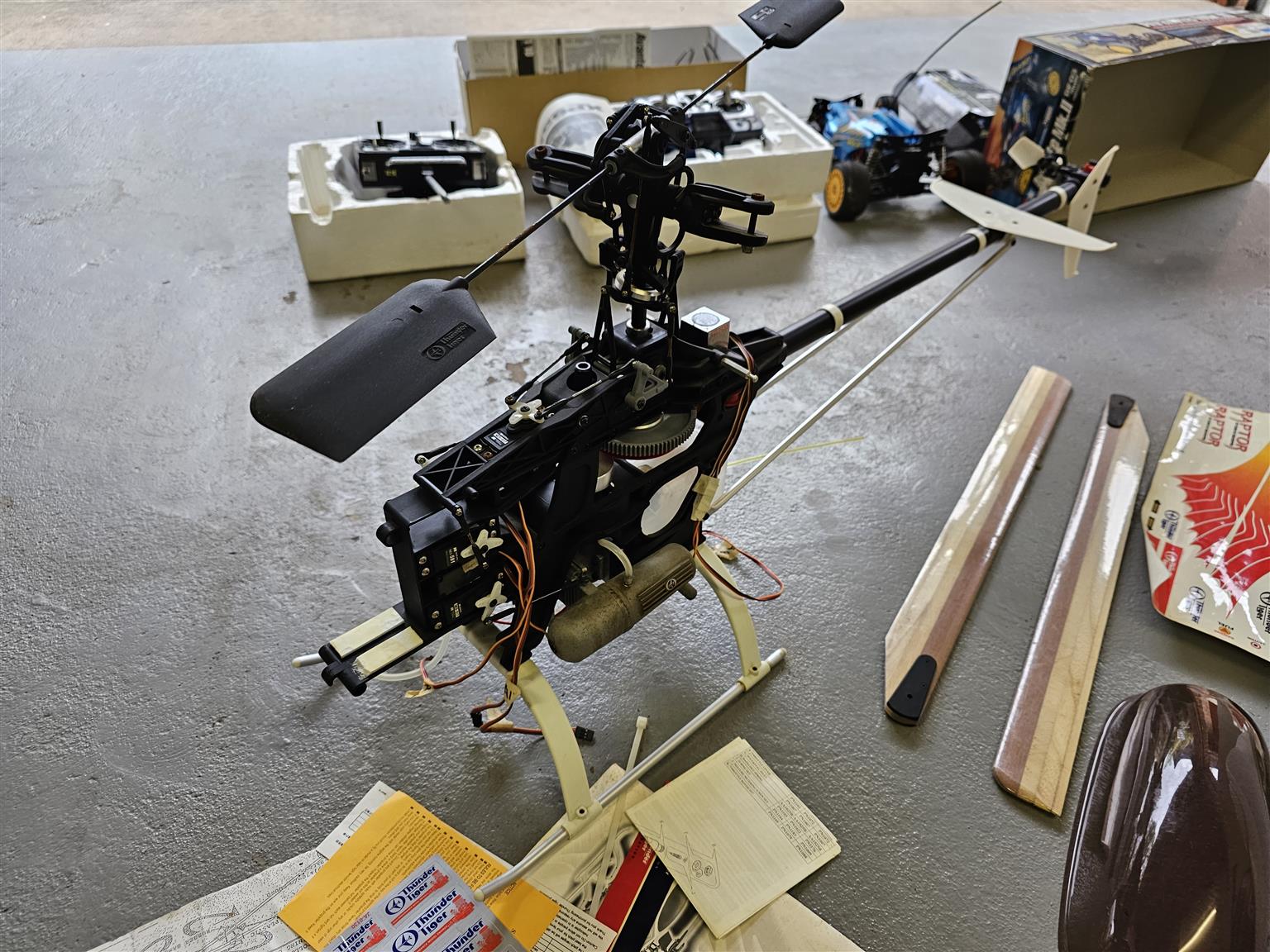 Raptor 30 RC Helicopter, Avante RC car & accessories