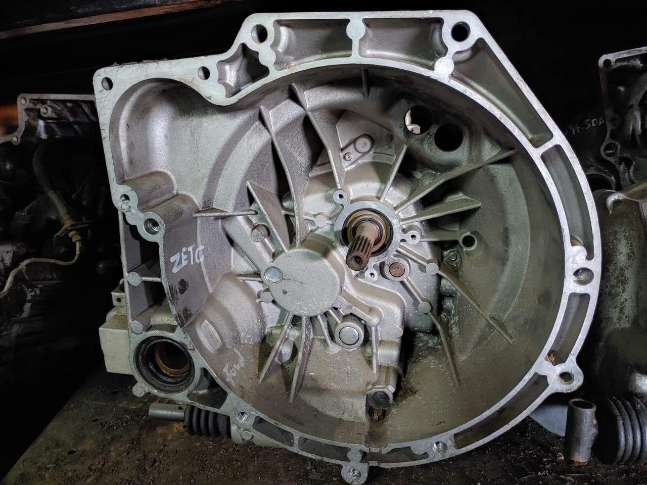 FORD ZETEC 5 SPEED GEARBOX FOR SALE - Private Seller FORD ZETEC 5 SPEED GEARBOX FOR SALE - Private Seller