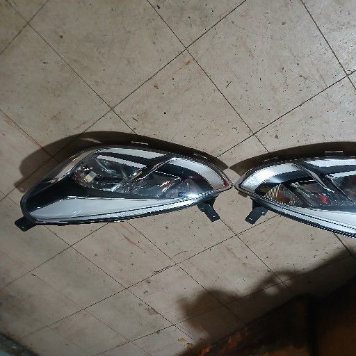 Ford Fiesta headlight - Private Seller Ford Fiesta headlight - Private Seller