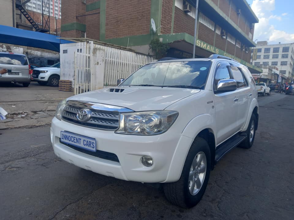 2010 TOYOTA FORTUNER 3.0 D4D DIESEL, AUTOMATIC TRANSMISSION