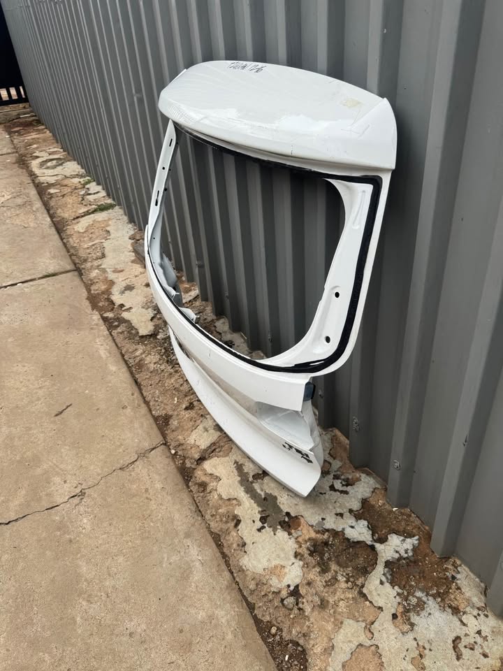 VW Tiguan Boot Tailgate Door - Private Seller VW Tiguan Boot Tailgate Door - Private Seller