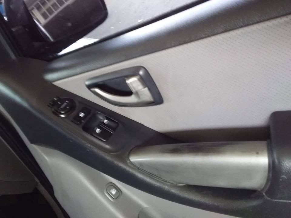 2015 Hyundai H-1 9-seater automatic 2015